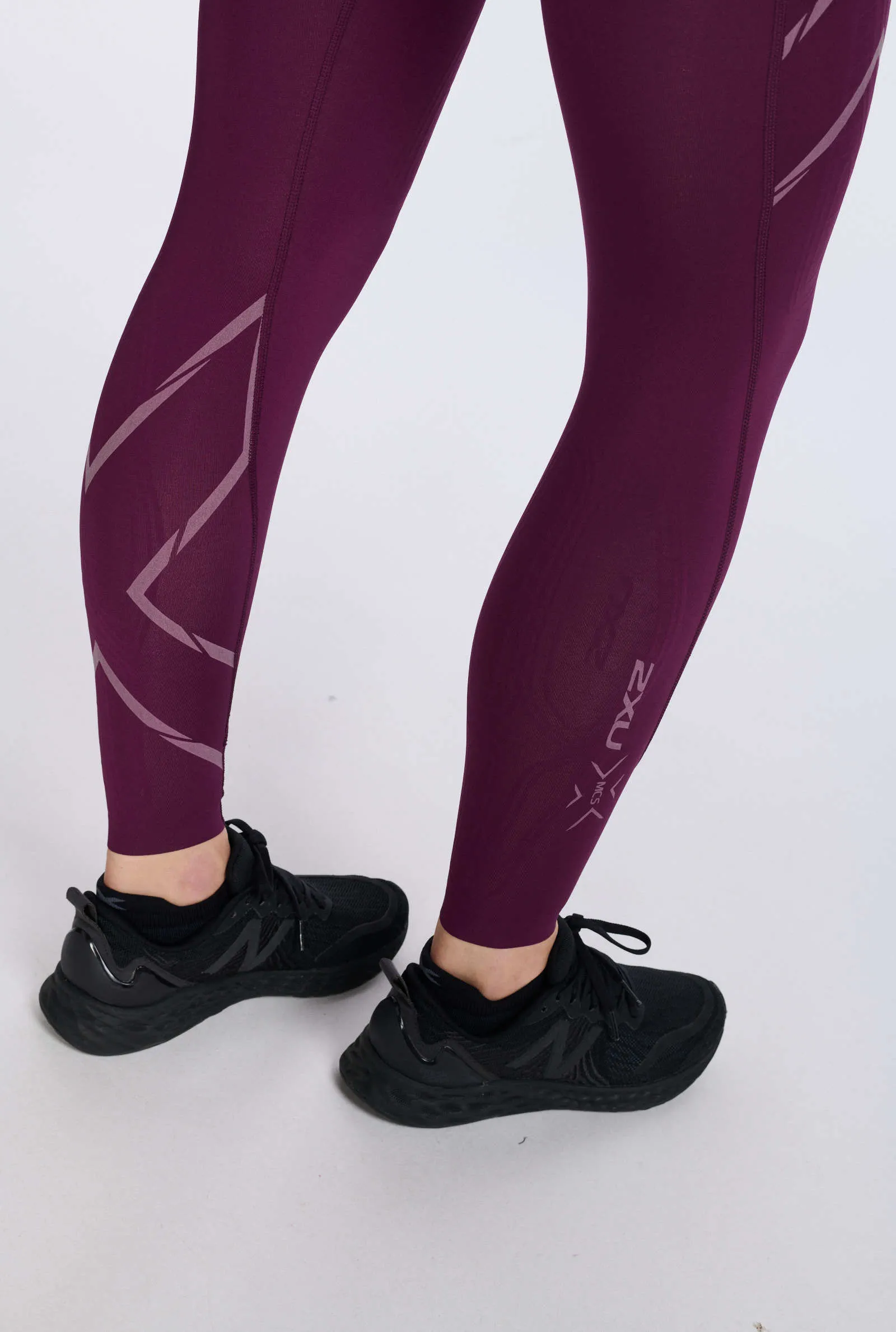 2XU Women&#x27;s Light Speed Mid-Rise Compression Tights Beet/Beet Reflective | Buy 2XU Women&#x27;s Light Speed Mid-Rise Compression Tights Beet/Beet Reflective here | Outnorth